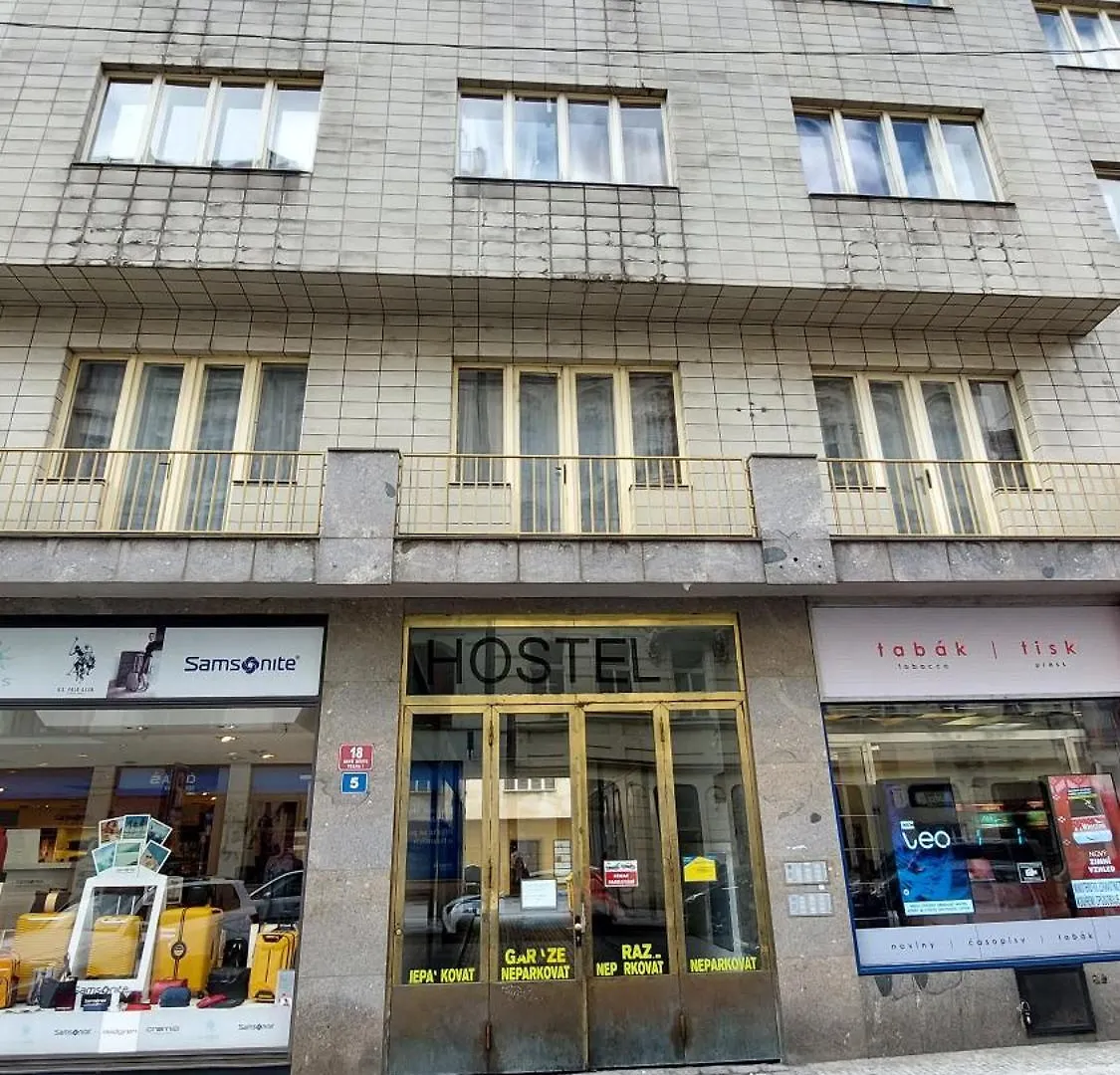 Hostel Bonvolon Prague 3*,