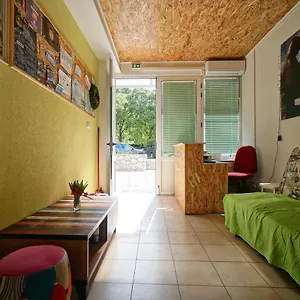 oasis-hostel.splithotels.org/